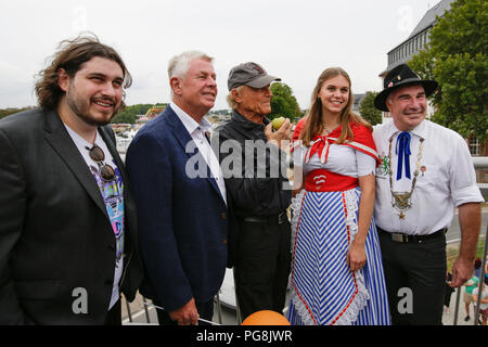 Worms, Germany. 24th August 2018. Actor Peter Englert, who initiated the renaming of the bridge to Terence-Hill-Bridge, the Lord Mayor of Worms Michael Kissel, Terence Hill, the Backfishbide Beatrice Duda and the mayor of the fishermen’s lea Markus Trapp pose from left to right for the cameras. Italian actor Terence Hill visited the German city of Worms, to present his new movie (My Name is somebody). Terence Hill added the stop in Worms to his movie promotion tour in Germany, to visit a pedestrian bridge, that is unofficially named Terence-Hill-Bridge (officially Karl-Kubel-Bridge). Stock Photo