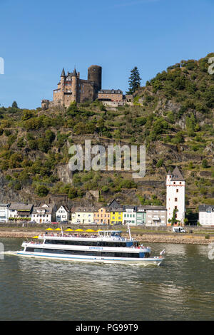 Castle Katz, above St. Goarshausen, Rheingau, in the UNESCO World Heritage Upper Middle Rhine Valley, river cruise ship, Stock Photo