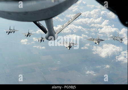 U.S. Air Force F-15C Eagles, F-22 Raptors and Romanian F-16 Fighting Falcons fly in formation above Bucharest, Romania, Aug. 20, 2018. The F-22s deployed from Germany to operating locations within other NATO member nations in order to maximize training opportunities while strengthening the NATO alliance and deterring regional aggression. (U.S. Air Force photo by Senior Airman Dawn M. Weber) Stock Photo
