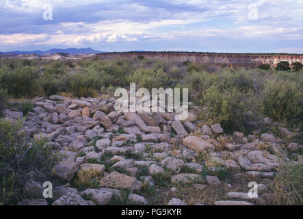 Pueblo ruins atop Tsankawi mesa, New Mexico. Photograph Stock Photo