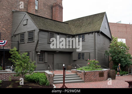 The Paul Revere House (1680) was the colonial home of American patriot Paul Revere during the American Revolution, Boston, Massachusetts. Stock Photo