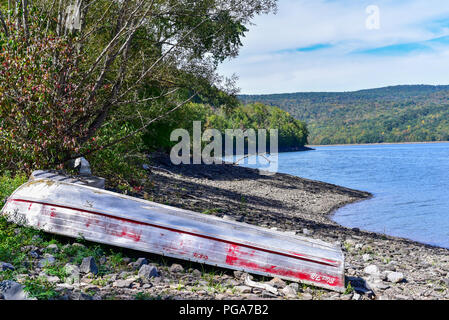 Old upturned boat beside a lake in the Catskill Mountains, New York, USA Stock Photo