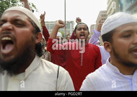 Dhaka, Bangladesh. 18th May, 2018. Supporters of Islami Andolon Bangladesh shout slogans during a protest rally against Israel and the U.S., after Friday prayers in Dhaka, Bangladesh, Friday, May 18, 2018. The protesters condemned the U.S. moving its embassy from Tel Aviv to Jerusalem. Credit: Suvra Kanti Das/ZUMA Wire/Alamy Live News Stock Photo