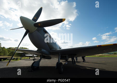 Cumbernauld, Scotland, UK. 25th Aug 2018. Special Spitfire flights at Cumbernauld Airport, Cumbernauld, Scotland, UK - 25th August 2018 Credit: Colin Fisher/Alamy Live News Stock Photo