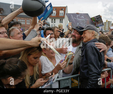 Worms, Germany. 24th Aug, 2018. Terence Hill poses for a picture with a fan, who is a look-alike of his long term film partner Bud Spencer. Italian actor Terence Hill visited the German city of Worms, to present his new movie (My Name is somebody). Terence Hill added the stop in Worms to his movie promotion tour in Germany, to visit a pedestrian bridge, that is unofficially named Terence-Hill-Bridge (officially Karl-Kubel-Bridge). Credit: Michael Debets/Pacific Press/Alamy Live News Stock Photo