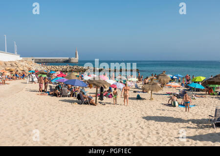 Tarifa Beach, High season with sunbathers at Atlantic ocean, Playa chica at Tarifa,, Andalusia, Spain Stock Photo