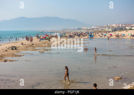 Tarifa Beach, High season with sunbathers at Atlantic ocean, Playa chica at Tarifa,, Andalusia, Spain Stock Photo