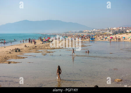 Tarifa Beach, High season with sunbathers at Atlantic ocean, Playa chica at Tarifa,, Andalusia, Spain Stock Photo