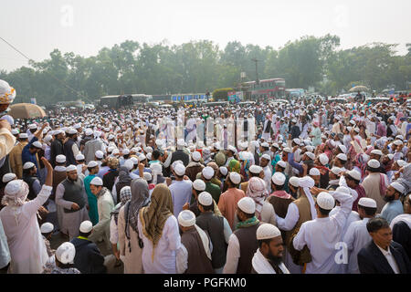 More than 900 people, belonging to a faction of Islamic ideological movement Tabligh Jamaat, have demonstrated outside the Hazrat Shahjalal Internatio Stock Photo