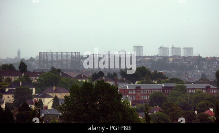 Glasgow, Scotland, UK. 26th  August, 2018. UK Weather Rain returns after yesterdays sunshine and as the day darkens the visibility drops and the city disappears leaving only the outline of prominent buildings in the west end of the town. Gerard Ferry/Alamy news Stock Photo