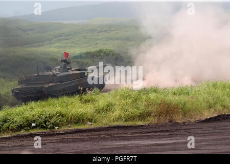 Gotemba, Japan. 26th Aug, 2018. Japanese Ground Self-Defense Forces tank fires during an annual live fire exercise at the Higashi-Fuji firing range in Gotemba, at the foot of Mt. Fuji in Shizuoka prefecture on Sunday, August 26, 2018. The annual drill involves some 2,400 personnels and 860 armoured vehicles. Credit: Yoshio Tsunoda/AFLO/Alamy Live News Stock Photo