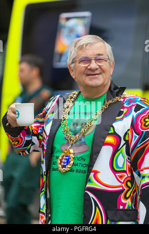 Hastings, East Sussex, UK. 26th Aug, 2018. Hastings pride and festival parade celebrates diversity in this seaside town on the south east coast. This years theme is no discrimination, no alienation. The event runs from 11am until late in the evening. The current Mayor of Hastings (Councillor Nigel Sinden) poses for pictures. © Paul Lawrenson 2018, Photo Credit: Paul Lawrenson / Alamy Live News Stock Photo