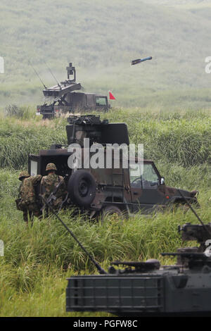 Gotemba, Japan. 26th Aug, 2018. Units of Japan Ground Self-Defense Forces take part in an annual live-fire military drill in Gotemba of Shizuoka prefecture, Japan, on Aug. 26, 2018. Credit: Du Xiaoyi/Xinhua/Alamy Live News Stock Photo