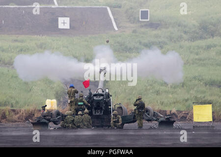 Gotemba, Japan. 26th Aug, 2018. Units of Japan Ground Self-Defense Forces take part in an annual live-fire military drill in Gotemba of Shizuoka prefecture, Japan, on Aug. 26, 2018. Credit: Du Xiaoyi/Xinhua/Alamy Live News Stock Photo