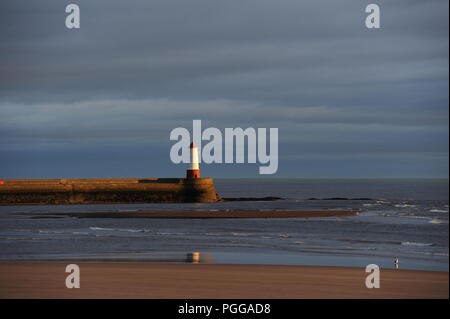 Berwick upon Tweed lighthouse at the entrance to Berwick Harbour and the River Tweed from the North Sea. It is low tide and shallow Stock Photo