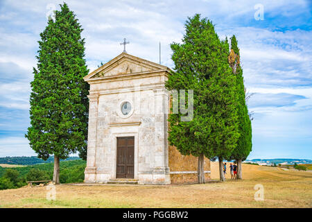 The Cappella della Madonna di Vitaleta, also known as Vitaleta Chapel, in the heart of the Tuscany, in the Val d'Orcia valley Stock Photo