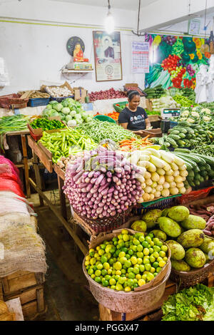 Fresh vegetable stall and display of vegetables at the local Saturday coastal market at Dikwella, Matara district of Southern Province, Sri Lanka Stock Photo