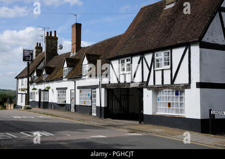 The Carpenters Arms and cottages, Sundon Road, Harlington,   Bedfordshire. The Carpenters Arms were mentioned in records as early as 1790. Stock Photo