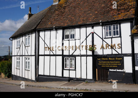 The Carpenters Arms and cottages, Sundon Road, Harlington,   Bedfordshire. The Carpenters Arms were mentioned in records as early as 1790. Stock Photo