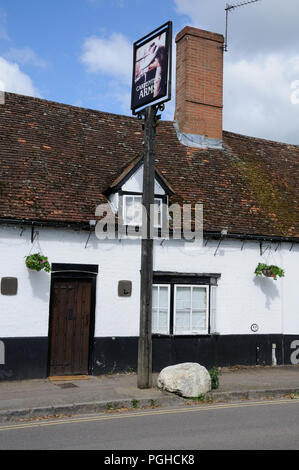 The Carpenters Arms and cottages, Sundon Road, Harlington,   Bedfordshire. The Carpenters Arms were mentioned in records as early as 1790. Stock Photo