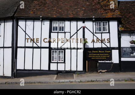 The Carpenters Arms and cottages, Sundon Road, Harlington,   Bedfordshire. The Carpenters Arms were mentioned in records as early as 1790. Stock Photo