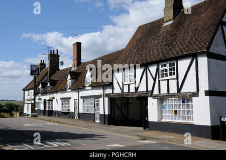 The Carpenters Arms and cottages, Sundon Road, Harlington,   Bedfordshire. The Carpenters Arms were mentioned in records as early as 1790. Stock Photo