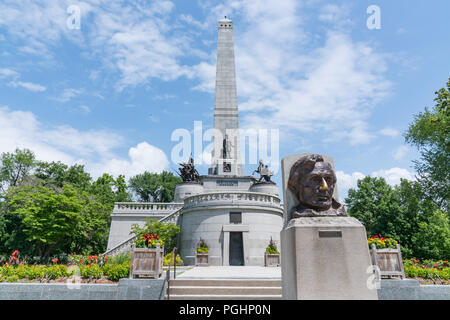 SPRINGFIELD, IL - JUNE 19, 2018: Tomb of Abraham Lincoln located in Oak Ridge Cemetery in Springfield, Illinois Stock Photo