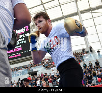 California, USA. 26th Aug, 2018. Canelo Alvarez workouts for the fans Sunday at Banc of California Stadium. 26th Aug, 2018. Today Canelo Alvarez and GGG did media day workouts in preparation for their anticipated rematch on September 15 in Las Vegas.Photo by Gene Blevins/LA DailyNews/SCNG/ZUMAPRESS Credit: Gene Blevins/ZUMA Wire/Alamy Live News Stock Photo
