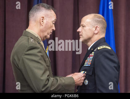 Scott Afb, IL, USA. 24th Aug, 2018. Marine Corps Gen. Joe Dunford, chairman of the Joint Chiefs of Staff, presents Army Lt. Gen. Stephen R. Lyons an award during his promotion ceremony at Scott Air Force Base, Aug. 24, 2018. Lyons, who was promoted to the rank of general one hour prior to the ceremony, will relieve United States Air Force Gen. Darren W. McDew, who is scheduled to retire later in the day here. Lyons is the first Army officer to lead the command. (DOD photo by Navy Petty Officer 1st Class Dominique A. Pineiro) US Joint Staff via globallookpress.com (Credit Image: © Us Joint Stock Photo