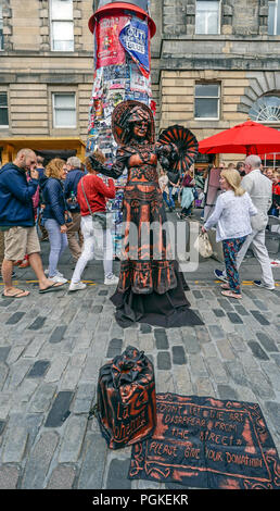 Street performer at the Edinburgh Festival Fringe 2017 in the High Street part of The Royal Mile in Edinburgh Scotland UK Stock Photo