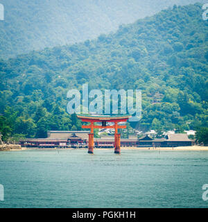 The famous floating torii gate of Itsukushima Shrine (Itsukushima-jinja) on the island of Miyajima (Itsukushima) in Hiroshima Prefecture, Japan. Stock Photo