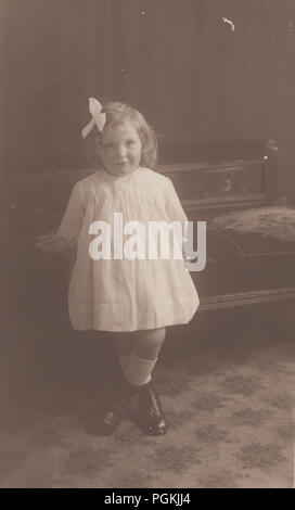 Vintage 1923 Southsea, Portsmouth Photographic Postcard of a 2 Year Old Girl Called Joan Margaret Johnston Stock Photo