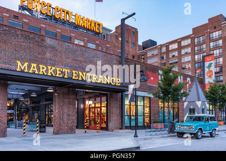 Popular Ponce City Market along the Atlanta BeltLine in Atlanta, Georgia. (USA) Stock Photo