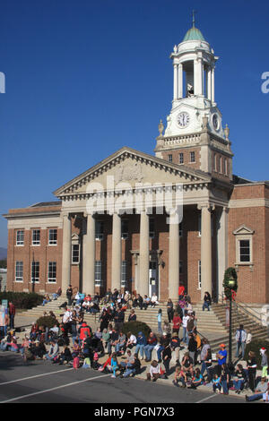 Bedford, VA, USA. People on the steps of Bedford County Courthouse during Christmas Parade. Stock Photo