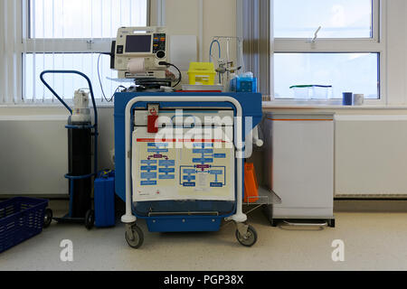 NHS Adult Life Support Emergency Response Trolley Stock Photo