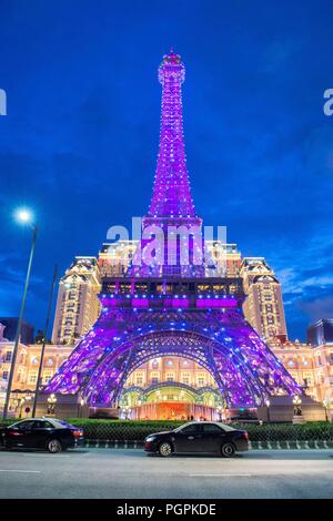 Macau, Macau, China. 28th Aug, 2018. Macau, CHINA-Night scenery of the Parisian Macao's Eiffel Tower in Macau, China. The tower is a half-scale replica of the Eiffel Tower. Credit: SIPA Asia/ZUMA Wire/Alamy Live News Stock Photo