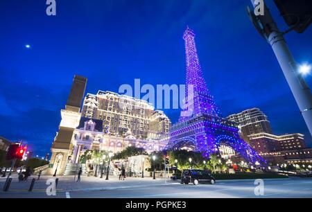 Macau, Macau, China. 28th Aug, 2018. Macau, CHINA-Night scenery of the Parisian Macao's Eiffel Tower in Macau, China. The tower is a half-scale replica of the Eiffel Tower. Credit: SIPA Asia/ZUMA Wire/Alamy Live News Stock Photo