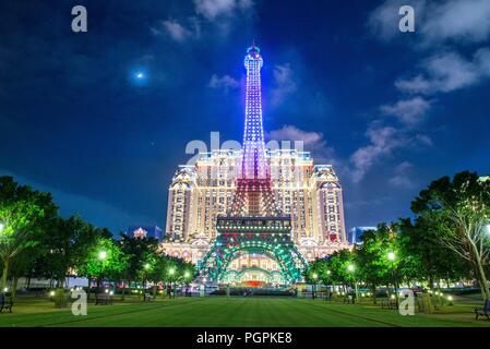 Macau, Macau, China. 28th Aug, 2018. Macau, CHINA-Night scenery of the Parisian Macao's Eiffel Tower in Macau, China. The tower is a half-scale replica of the Eiffel Tower. Credit: SIPA Asia/ZUMA Wire/Alamy Live News Stock Photo