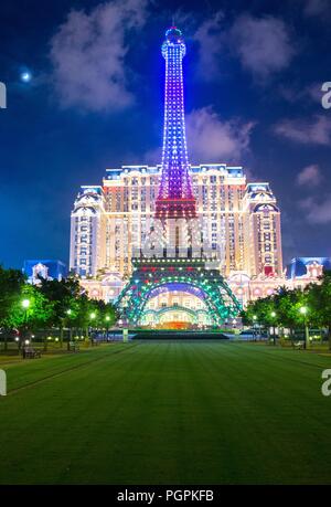 Macau, Macau, China. 28th Aug, 2018. Macau, CHINA-Night scenery of the Parisian Macao's Eiffel Tower in Macau, China. The tower is a half-scale replica of the Eiffel Tower. Credit: SIPA Asia/ZUMA Wire/Alamy Live News Stock Photo