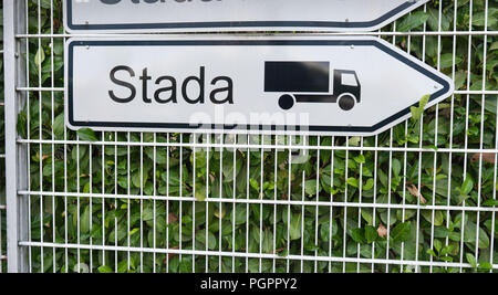 Bad Vilbel, Germany. 28th Aug, 2018. A sign shows truck drivers the way to delivery at the company headquarters of the drug manufacturer Stada. Credit: Frank Rumpenhorst/dpa/Alamy Live News Stock Photo