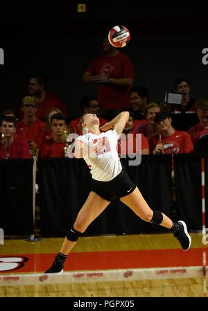 Bowling Green, Kentucky, USA. August 28, 2018 Western Kentucky Hilltoppers outside hitter Sophia Cerino (23) serves the ball in the match between the Belmont Bruins and WKU Hilltoppers at E.A. Diddle Arena in Bowling Green, KY. Photographer: Steve Roberts. Credit: Cal Sport Media/Alamy Live News Stock Photo