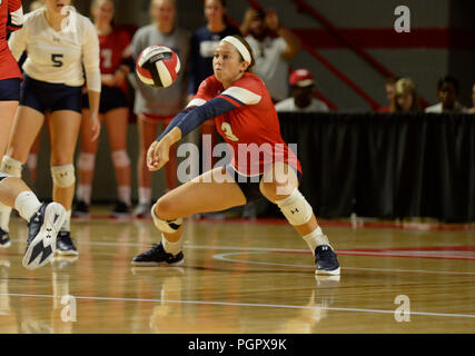 Bowling Green, Kentucky, USA. August 28, 2018 Belmont Tori Simmons (3) returns the serve in the match between the Belmont Bruins and WKU Hilltoppers at E.A. Diddle Arena in Bowling Green, KY. Photographer: Steve Roberts. Credit: Cal Sport Media/Alamy Live News Stock Photo