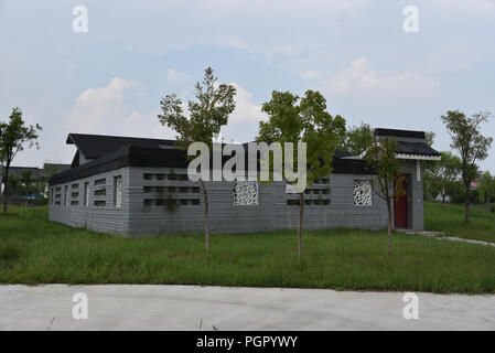 Binzhou, Binzhou, China. 29th Aug, 2018. Binzhou, CHINA-The 3D printed villa can be seen in Binzhou, east China's Shandong Province.The villa, costing 1.5 million yuan, is completed with technology of three-dimensional printing in just one day. Credit: SIPA Asia/ZUMA Wire/Alamy Live News Stock Photo