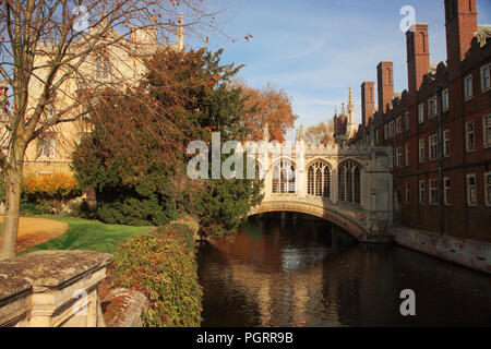 Bridge of Sighs, St. John's College, Cambridge, England, UK, from the Kitchen Bridge over the River Cam Stock Photo