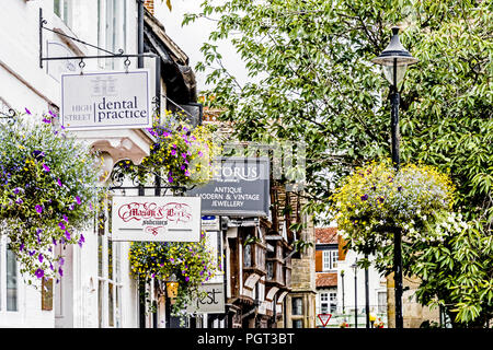 East Grinstead (Sussex, England): Shops in the High Street Stock Photo