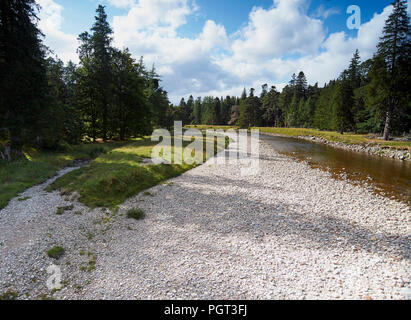 The river Dee in the highlands of Scotland near Braemar, Scotland, UK, GB. Stock Photo