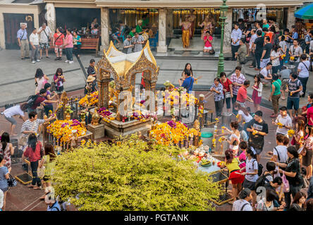 Thailand, Bangkok, Worshipper at Erawan Shrine Stock Photo