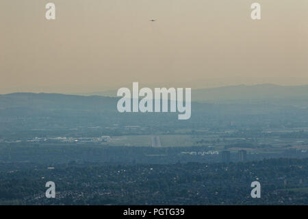 Not much space as rush hour traffic takes off and lands at Glasgow International Airport, Renfrewshire, Scotland. Stock Photo