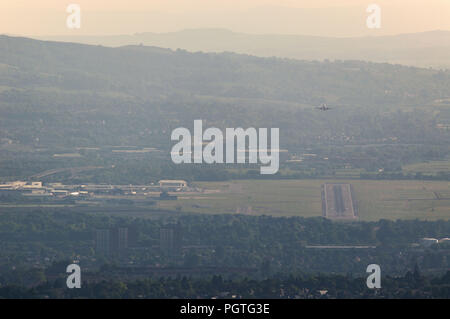 Not much space as rush hour traffic takes off and lands at Glasgow International Airport, Renfrewshire, Scotland. Stock Photo