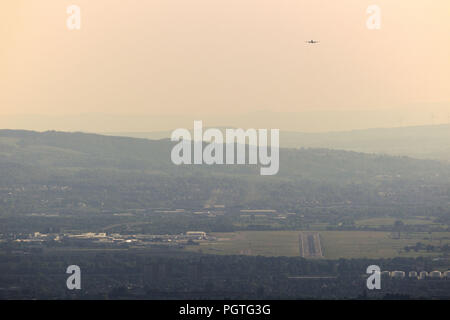 Not much space as rush hour traffic takes off and lands at Glasgow International Airport, Renfrewshire, Scotland. Stock Photo